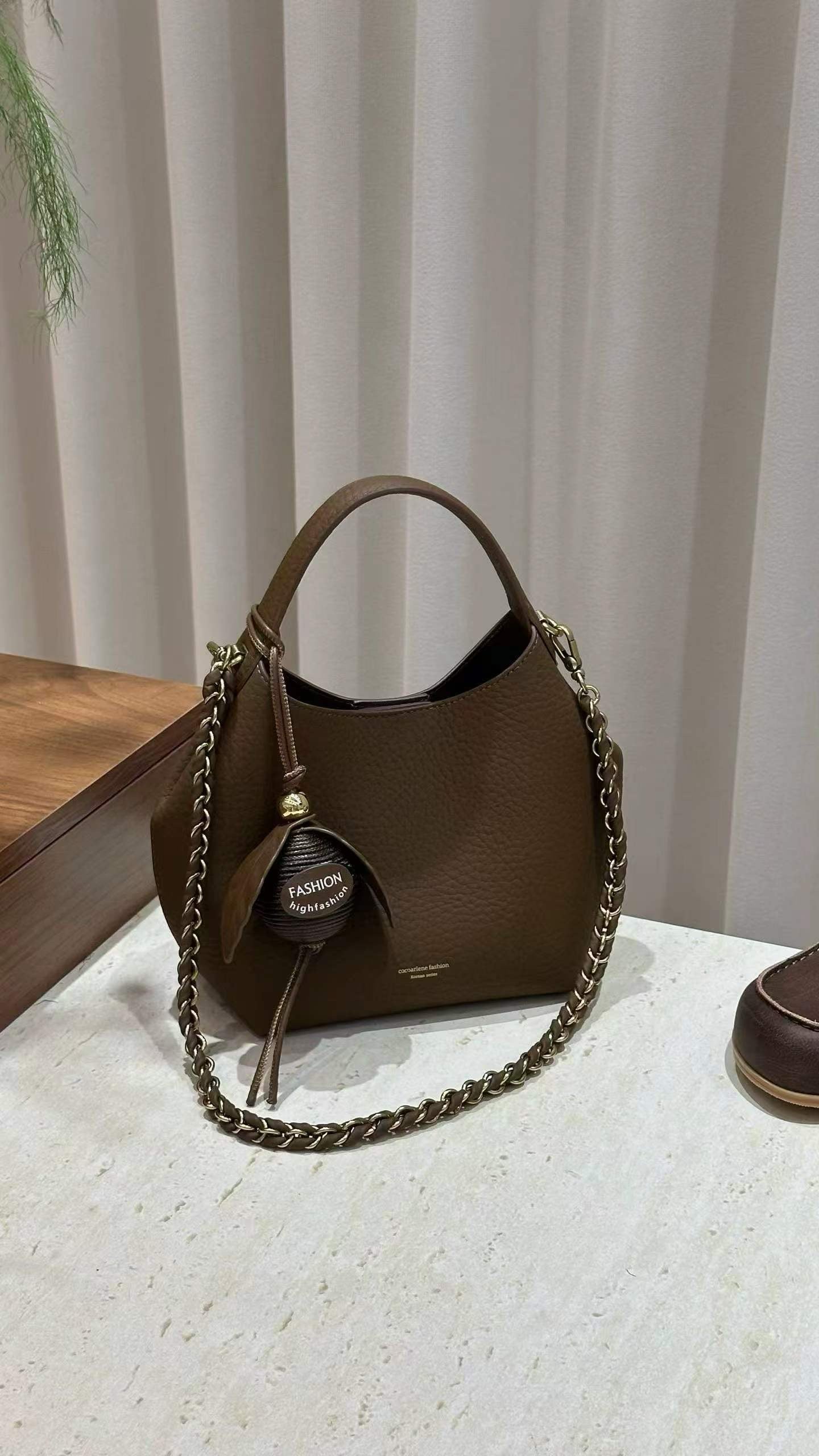 Avery Mini Chain Hobo